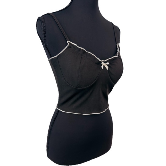 New Romwe Black With White Trim Cropped Tank Top Size Small Bust 28” - 31” - Picture 1 of 5
